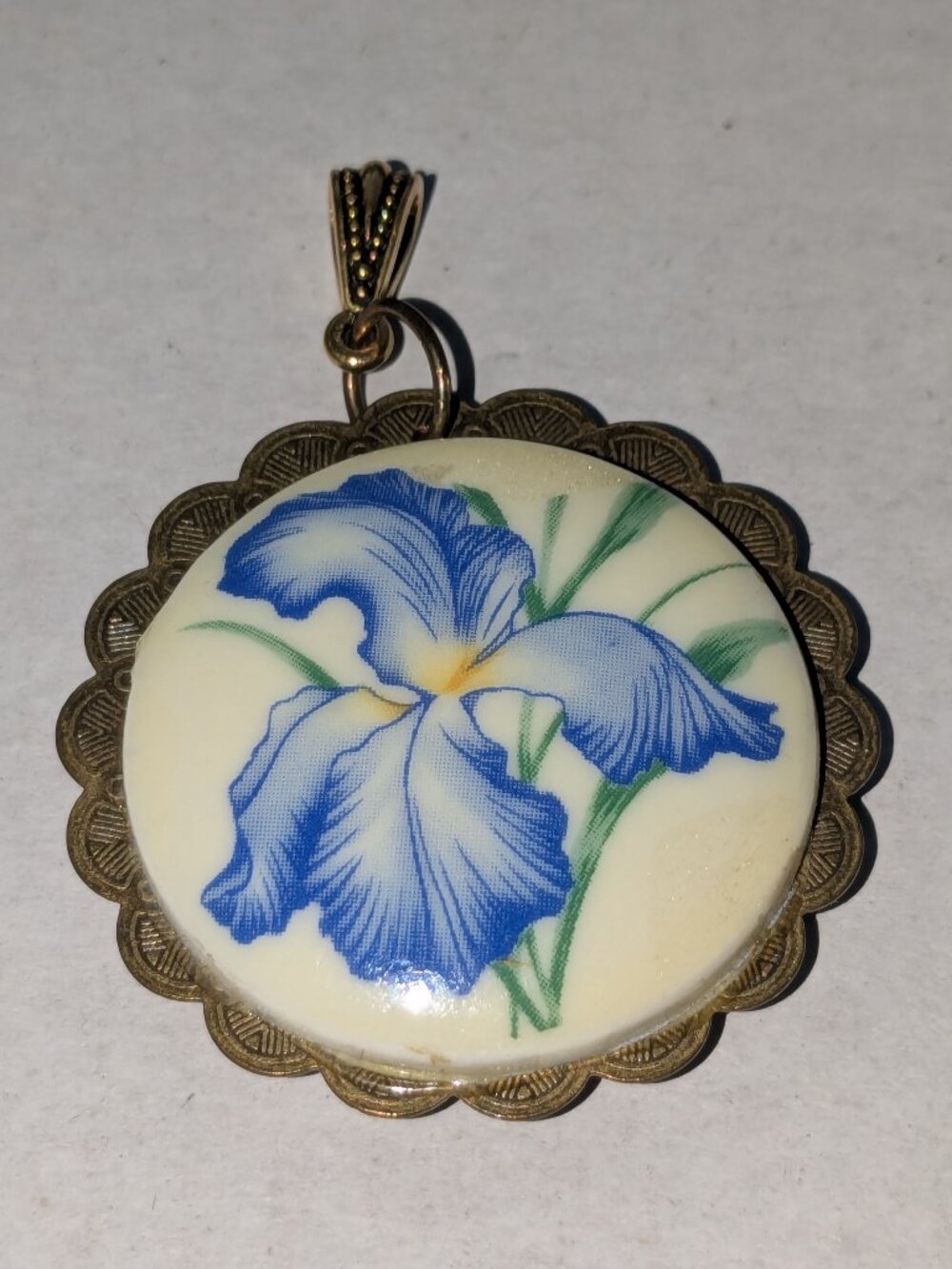 Antique Round Gold Finish Blue Orchid Cameo Pendant